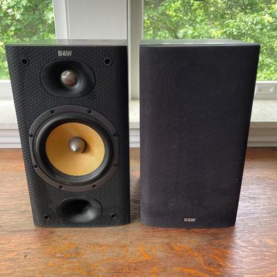 Pair of B&W DM601 SE bookshelf speakers