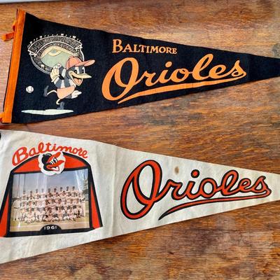 Vintage Baltimore Orioles baseball 1961 team photo & stadium full-size felt pennants
