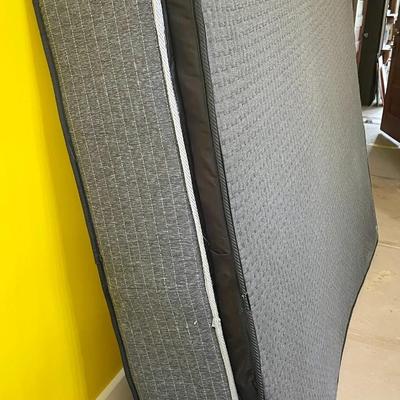 MINT Beautyrest "Harmony" queen-size mattress
