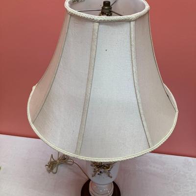 Sale Photo Thumbnail #388: Beautiful 30" vintage white/gold ceramic lamp - no chips or cracks