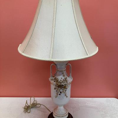 Sale Photo Thumbnail #385: Beautiful 30" vintage white/gold ceramic lamp - no chips or cracks