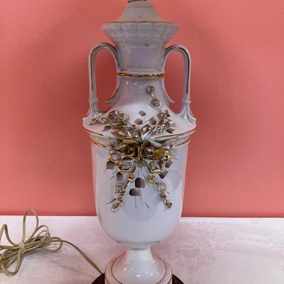 Sale Photo Thumbnail #386: Beautiful 30" vintage white/gold ceramic lamp - no chips or cracks