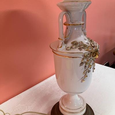 Sale Photo Thumbnail #387: Beautiful 30" vintage white/gold ceramic lamp - no chips or cracks
