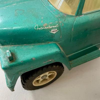 Mixed 4-piece lot of vintage toy cars