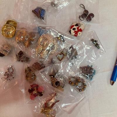 Sale Photo Thumbnail #415: Lot of costume jewelry earrings