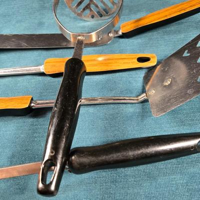 Sale Photo Thumbnail #607: This is a set of 5 Mid Century Modern kitchen utensils.  They are in very good condition for age and use.  The handles are plastic - top is a faux woodgrain, backside is black.  This is a nice addition for your Mid Century Kitchen.