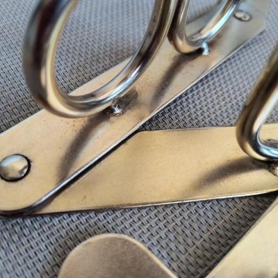 Folding metal candleholder