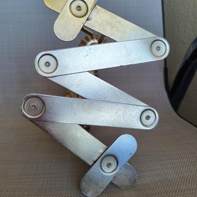 Folding metal candleholder