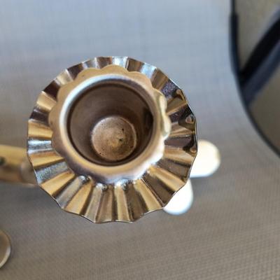 Folding metal candleholder