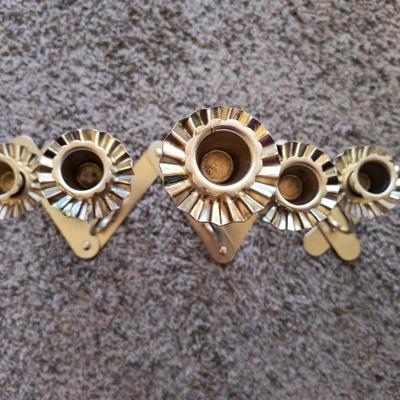 Folding metal candleholder
