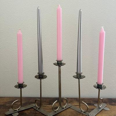 Folding metal candleholder