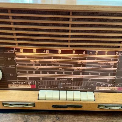 Vintage Grundig 3095 Majestic tube radio