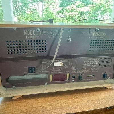 Vintage Grundig 3095 Majestic tube radio