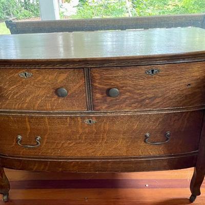 Vintage tiger oak 3-drawer dresser on casters