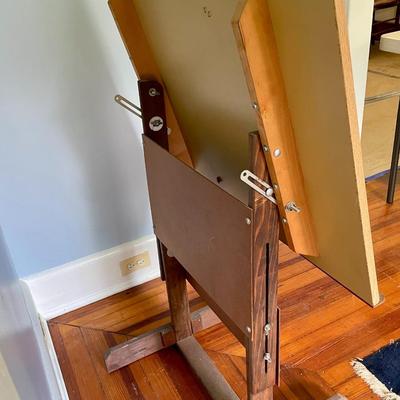 Adjustable drafting table