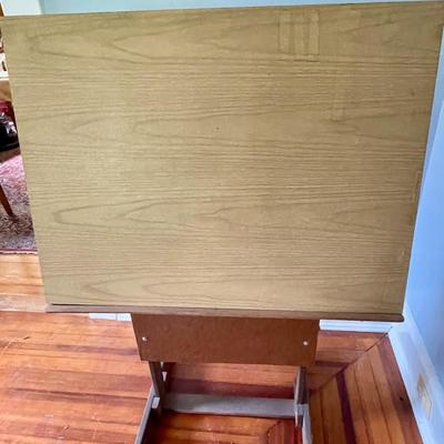 Adjustable drafting table