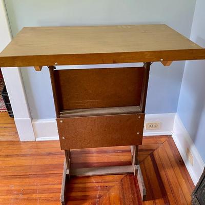 Adjustable drafting table