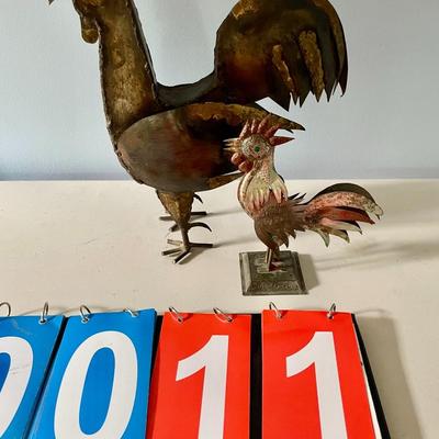 Pair of metal roosters
