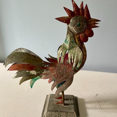 Pair of metal roosters