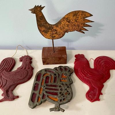 Mixed lot of roosters