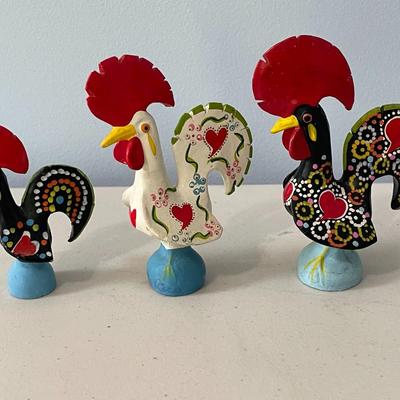 Trio of vintage ceramic Barcelos painted roosters