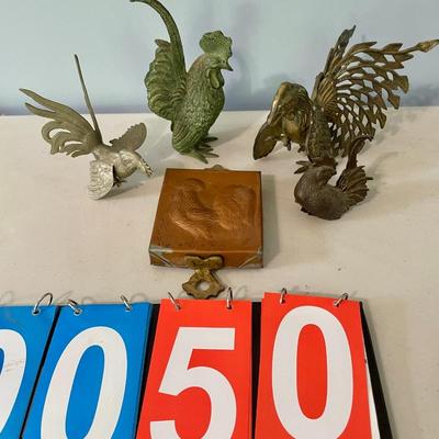 Vintage 5pc lot of metal fighting roosters & copper mold