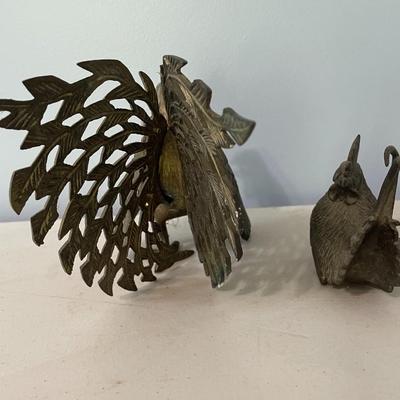 Vintage 5pc lot of metal fighting roosters & copper mold