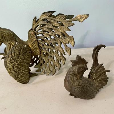 Vintage 5pc lot of metal fighting roosters & copper mold