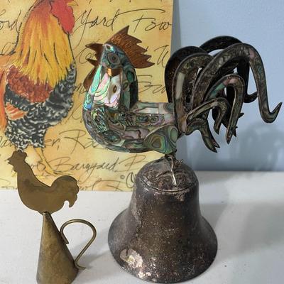 Mixed 5pc vintage lot of metal roosters + vinyl placemat