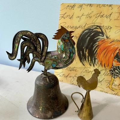 Mixed 5pc vintage lot of metal roosters + vinyl placemat