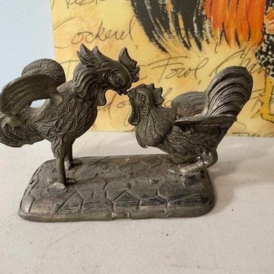 Mixed 5pc vintage lot of metal roosters + vinyl placemat