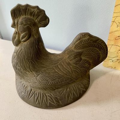 Mixed 5pc vintage lot of metal roosters + vinyl placemat