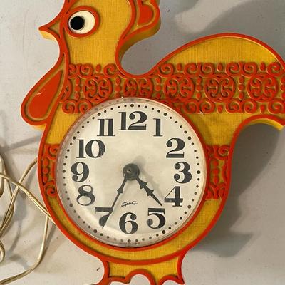 Vintage Spartus rooster electric wall clock