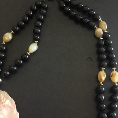 Beautiful vintage shell statement, necklace barrel clasp