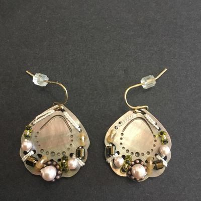 Beautiful handcrafted shell and genuine pearl earrings very beautiful very nice