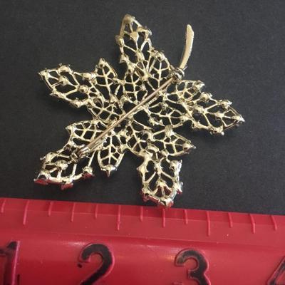 Very nice filigree like good tone leaf brooch faux pearl