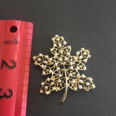 Very nice filigree like good tone leaf brooch faux pearl