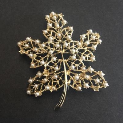 Very nice filigree like good tone leaf brooch faux pearl