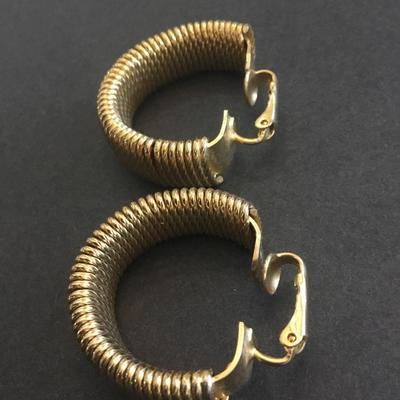 Cool vintage Spring like hoop clip on earrings