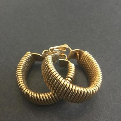 Cool vintage Spring like hoop clip on earrings