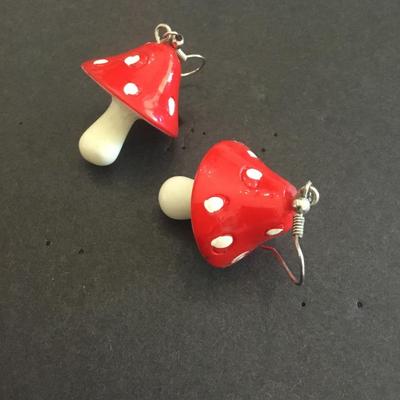 Cute. Vintage mushroom dangle earrings