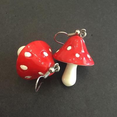 Cute. Vintage mushroom dangle earrings