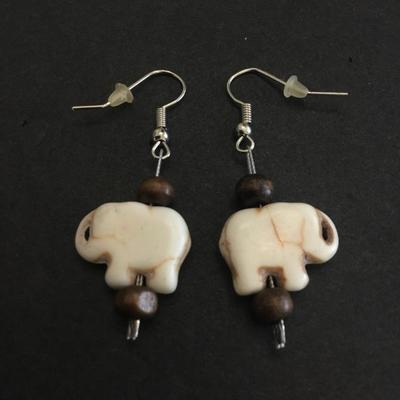 Super cute stone elephant earrings