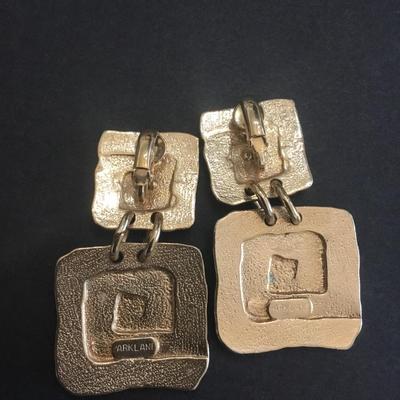 Beautiful vintage Park lane gold tone clip on earrings