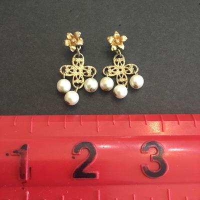 Beautiful, vintage, gold, toned, filigree dangle earrings