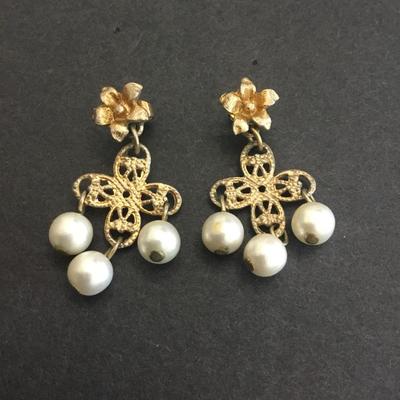 Beautiful, vintage, gold, toned, filigree dangle earrings