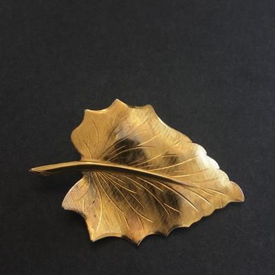 Mid century, gold, toned leaf brooch