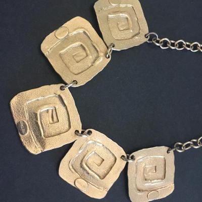 Gorgeous, gold toned, Parklane vintage necklace very beautiful