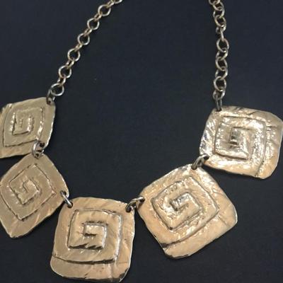Gorgeous, gold toned, Parklane vintage necklace very beautiful