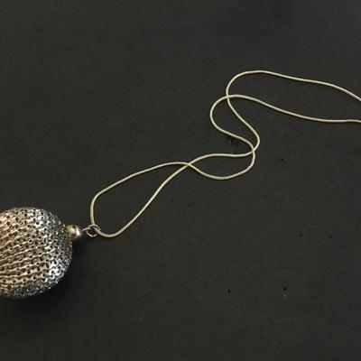 Vintage silver tone ball pendant necklace